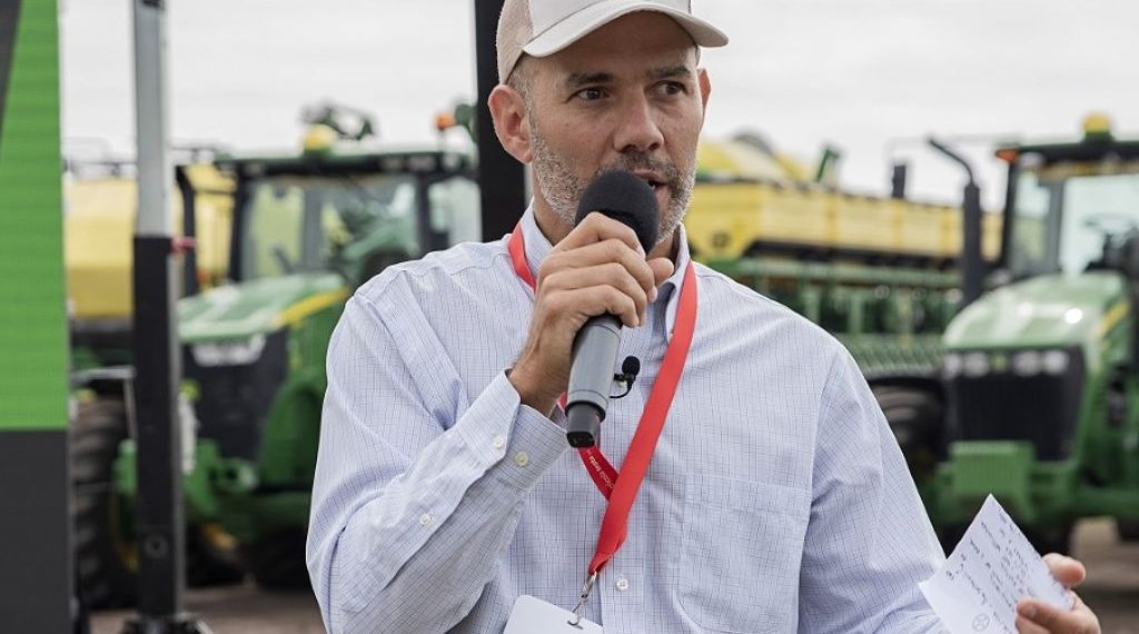Más de 80 productores de 20 países visitaron el Bayer FowardFarming en la localidad de Pergamino