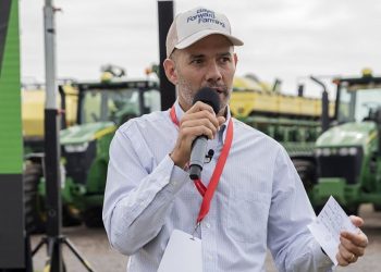Más de 80 productores de 20 países visitaron el Bayer FowardFarming en la localidad de Pergamino