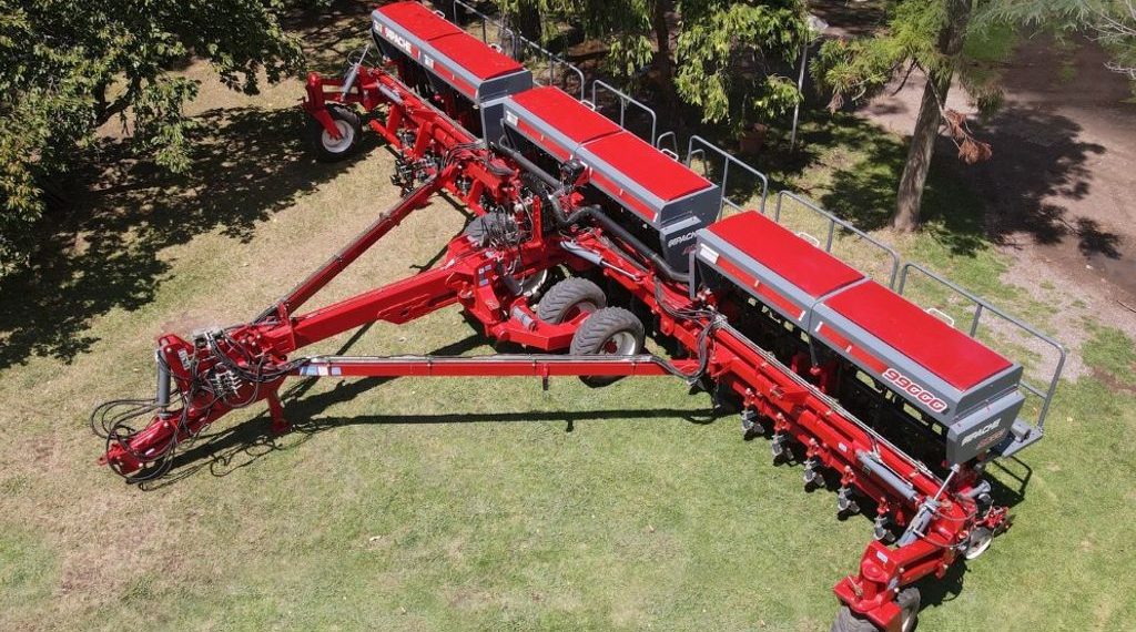 Con una inversión de U$2.5 millones, Apache consolida su nueva planta y crece en capacidad de producción de la sembradora 99000