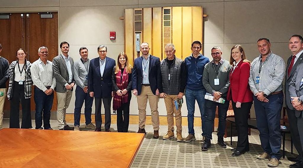 AKRON: Exitosa Participación en la National Farm Machinery Show y Encuentro con Autoridades en Estados Unidos
