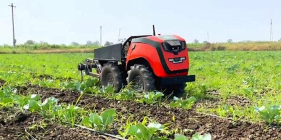 Con iMog, India presenta un minitractor robot eléctrico y polifuncional innovador