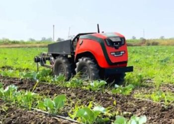 Con iMog, India presenta un minitractor robot eléctrico y polifuncional innovador