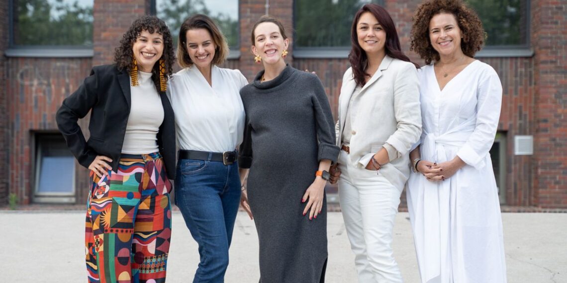 Buscamos 15 mujeres emprendedoras listas para escalar su impacto.