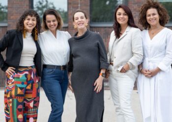 Buscamos 15 mujeres emprendedoras listas para escalar su impacto.