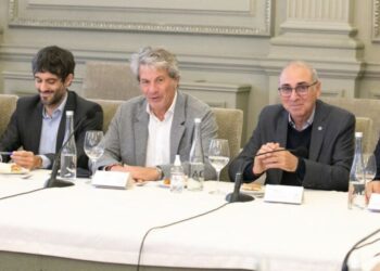 Baja de retenciones: la Bolsa de Rosario recibió al equipo económico de Nación