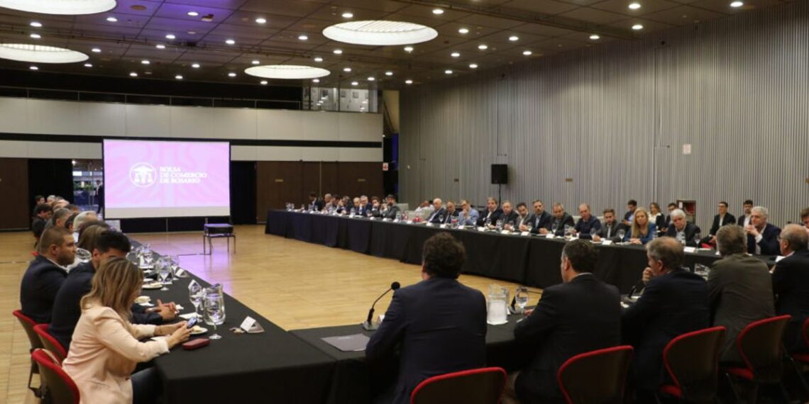 La Bolsa de Comercio de Rosario fue sede de un nuevo encuentro con el equipo económico nacional