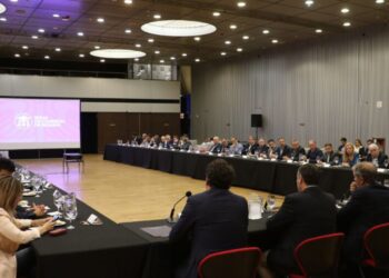 La Bolsa de Comercio de Rosario fue sede de un nuevo encuentro con el equipo económico nacional