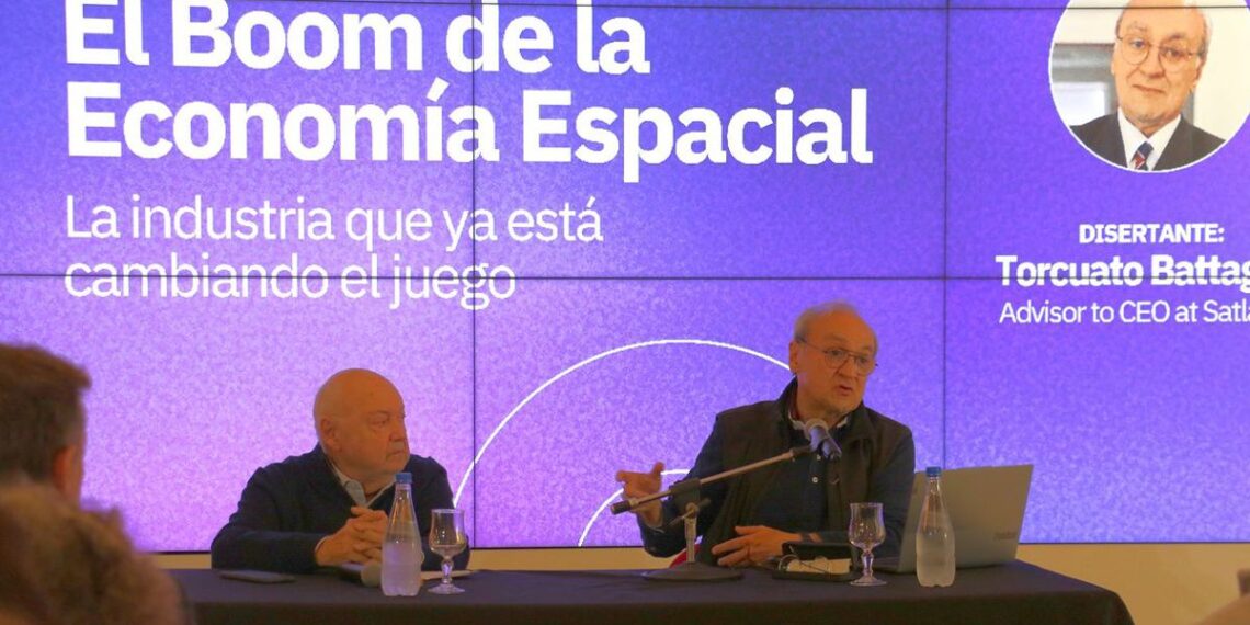 El argentino que trabaja en la economía espacial y anticipa cómo crecerá la economía fuera de la Tierra